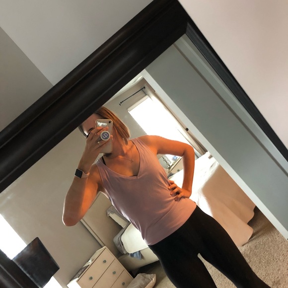 Lululemon tank. - Picture 5 of 6